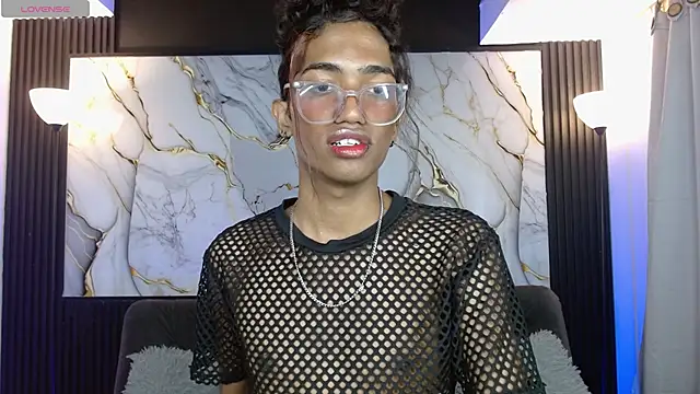 triiangel latinboy online show from 24, 4, 2026