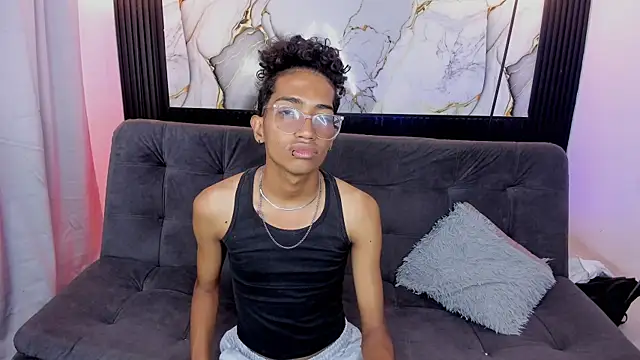 triiangel latinboy online show from 22, 5, 2026