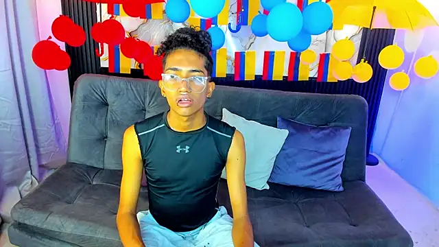 triiangel latinboy online show from 19, 6, 2026