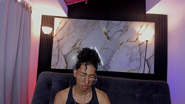 triiangel latinboy online show from 18, 5, 2026