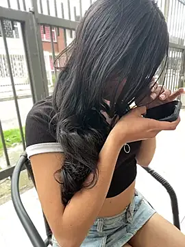 AlanaMartinez Pink online show from 11, 4, 2026