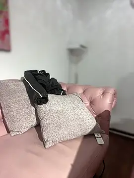 AlanaMartinez Pink online show from 24, 5, 2026