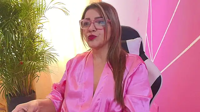 Snapshot of CarolMis_79 chatting on 2, 6, 2026 CarolMis 79 online show from 2, 6, 2026