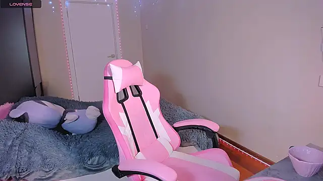 Mikaella Nicole online show from 10, 4, 2026