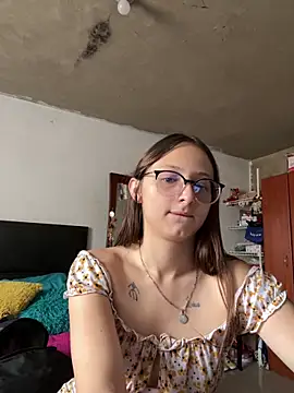 Snapshot of Aria_roouse3 chatting on 13, 4, 2026 Aria roouse3 online show from 13, 4, 2026