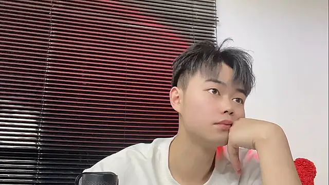 GUCCI-BOY1314 online show from 26, 4, 2026