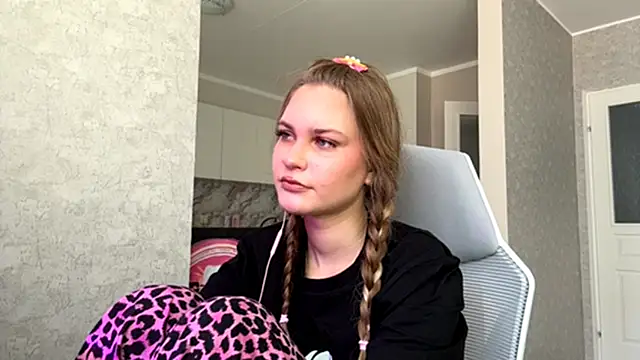 AmandaPinson online show from 12, 4, 2026