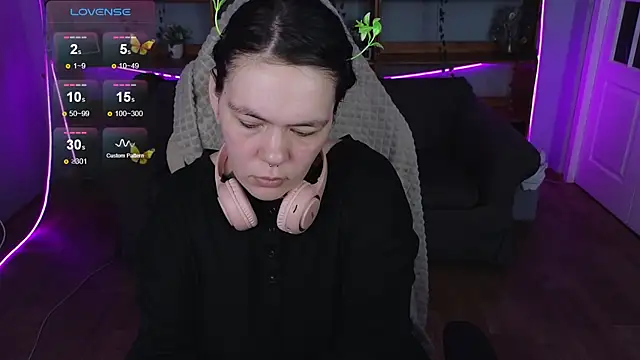 QwertyAnnie Lbo online show from 24, 4, 2026