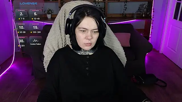 Snapshot of QwertyAnnie_Lbo chatting on 12, 4, 2026 QwertyAnnie Lbo online show from 12, 4, 2026