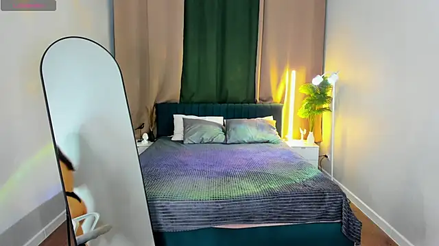 Nelie Evans online show from 14, 6, 2026
