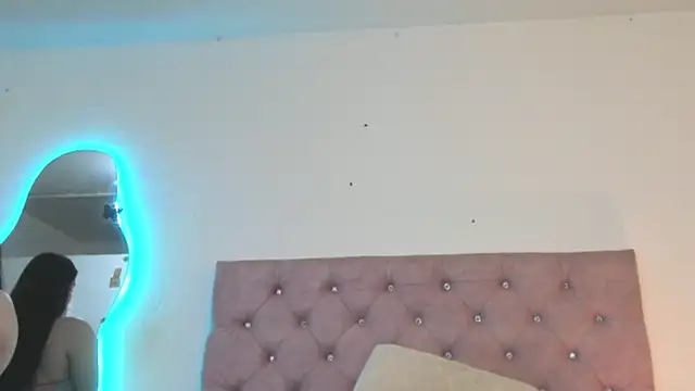laurenlaine online show from 14, 7, 2026