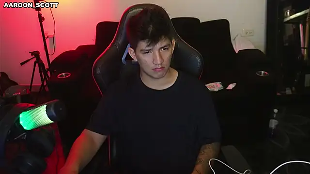 Snapshot of AAROON_SCOTT chatting on 10, 4, 2026 AAROON SCOTT online show from 10, 4, 2026