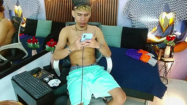Skinny cute Alyer online show from 3, 6, 2026