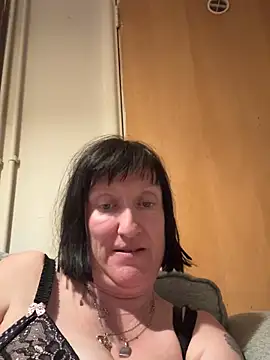 DeliciousDebbie  online show from 15, 4, 2026