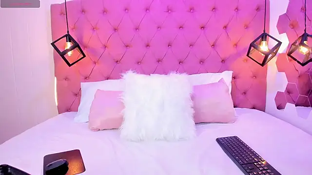 Emilycollson27 online show from 17, 4, 2026