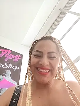 Snapshot of LUISA__07 chatting on 15, 4, 2026 LUISA 07 online show from 15, 4, 2026