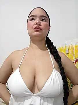 TrixieRosse online show from 17, 4, 2026