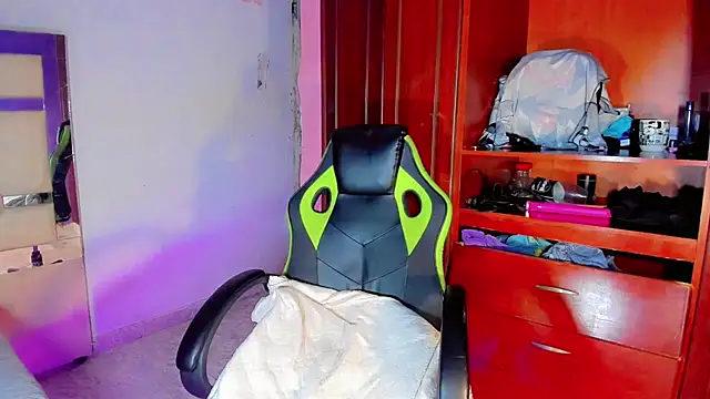 Naomisaenz01 online show from 24, 6, 2026