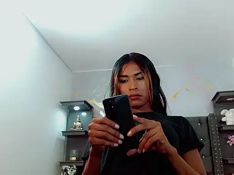 Naomisaenz01 online show from 30, 5, 2026