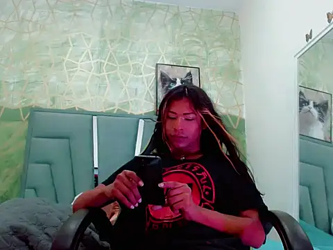 Naomisaenz01 online show from 4, 6, 2026