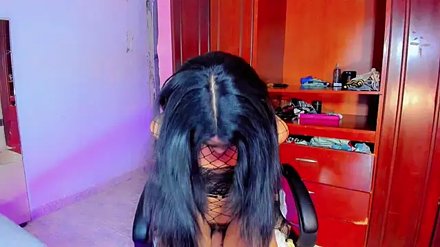 Naomisaenz01 online show from 28, 6, 2026