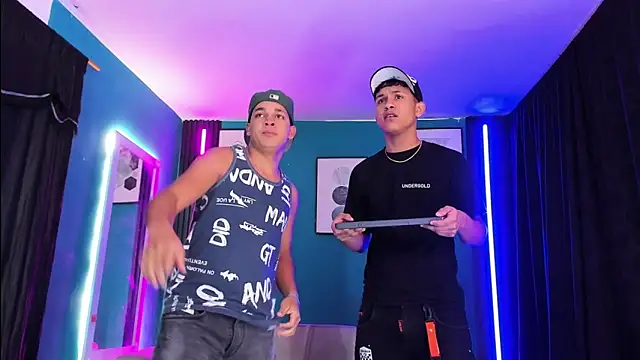  HotWildwolves online show from 11, 4, 2026