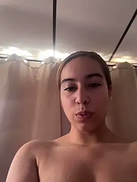 Snapshot of Aitana_Lux chatting on 14, 4, 2026 Aitana Lux online show from 14, 4, 2026