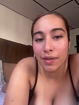 Snapshot of Aitana_Lux chatting on 16, 4, 2026 Aitana Lux online show from 16, 4, 2026