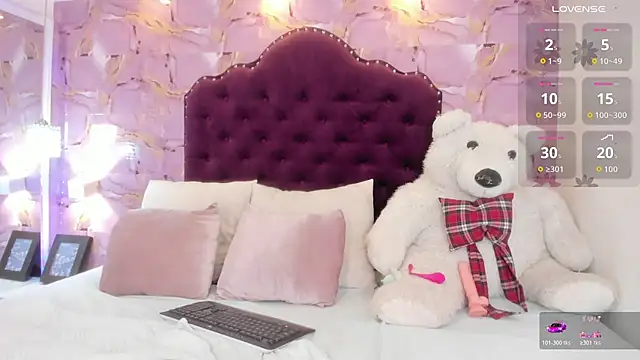 Snapshot of luna_bloomm_ chatting on 23, 6, 2026 luna bloomm online show from 23, 6, 2026