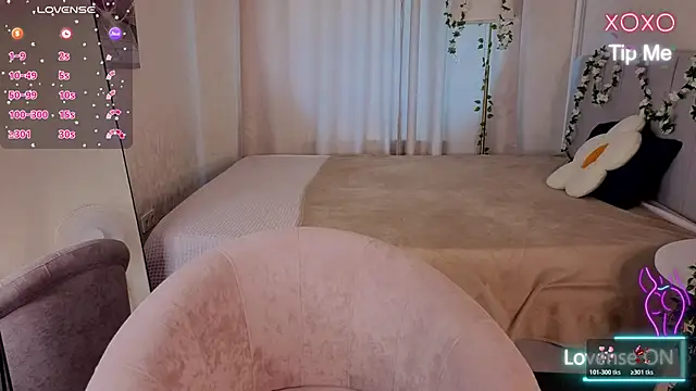 Snapshot of Ricki_Bloom chatting on 14, 6, 2026 Ricki Bloom online show from 14, 6, 2026
