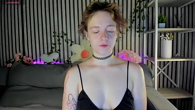 Snapshot of Ricki_Bloom chatting on 16, 7, 2026 Ricki Bloom online show from 16, 7, 2026