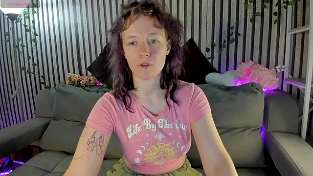 Snapshot of Ricki_Bloom chatting on 25, 6, 2026 Ricki Bloom online show from 25, 6, 2026