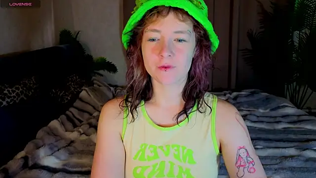 Snapshot of Ricki_Bloom chatting on 15, 7, 2026 Ricki Bloom online show from 15, 7, 2026