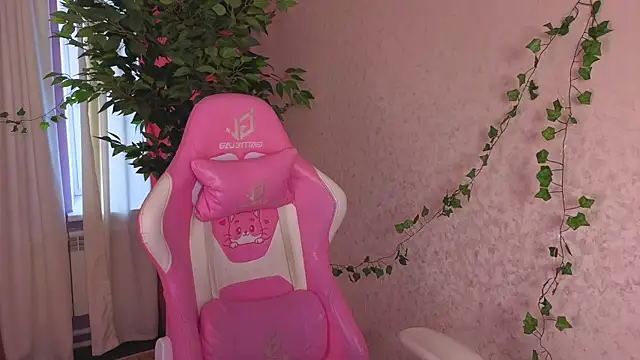 Snapshot of Ricki_Bloom chatting on 19, 6, 2026 Ricki Bloom online show from 19, 6, 2026