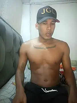 sexy-athletic-guy online show from 12, 4, 2026