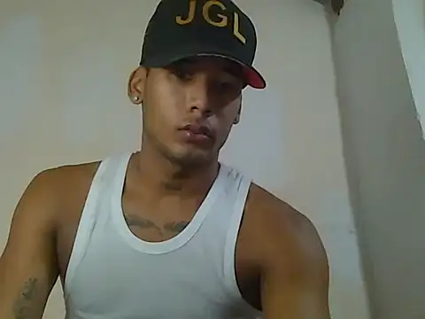 sexy-athletic-guy online show from 11, 4, 2026