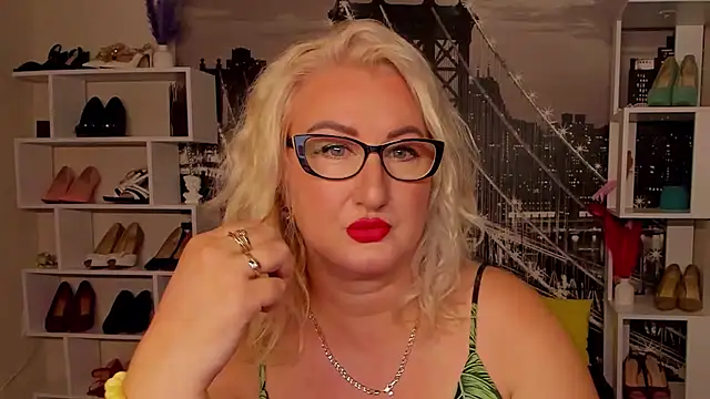 Snapshot of DianaFrances chatting on 9, 5, 2026 DianaFrances online show from 9, 5, 2026