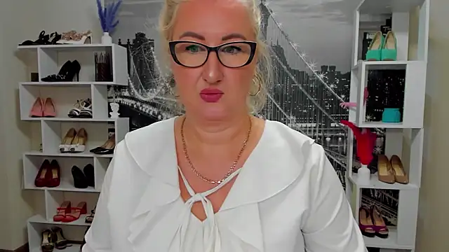 Snapshot of DianaFrances chatting on 4, 5, 2026 DianaFrances online show from 4, 5, 2026