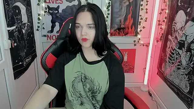 Snapshot of Caroline_cutte chatting on 8, 7, 2026 Caroline cutte online show from 8, 7, 2026