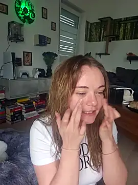 Snapshot of AliceLiddle_ chatting on 13, 4, 2026 AliceLiddle online show from 13, 4, 2026