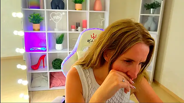 MollyLoll online show from 1, 7, 2026