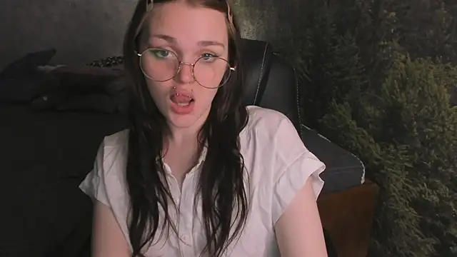 Emilly Hiil online show from 29, 5, 2026