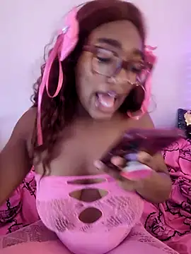 ChocolatCoveredStrawberry online show from 10, 4, 2026