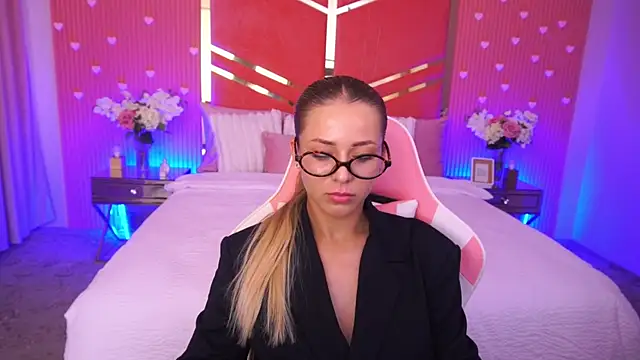 DoveLovee online show from 30, 6, 2026