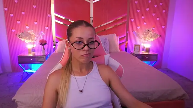 DoveLovee online show from 18, 6, 2026