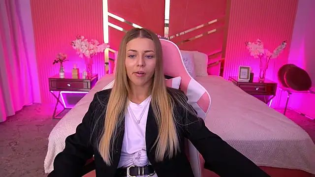 DoveLovee online show from 13, 5, 2026