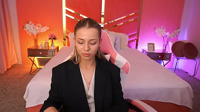 DoveLovee online show from 18, 5, 2026