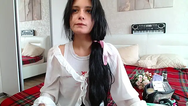 Snapshot of The_Slutty_Fox chatting on 25, 6, 2026 The Slutty Fox online show from 25, 6, 2026