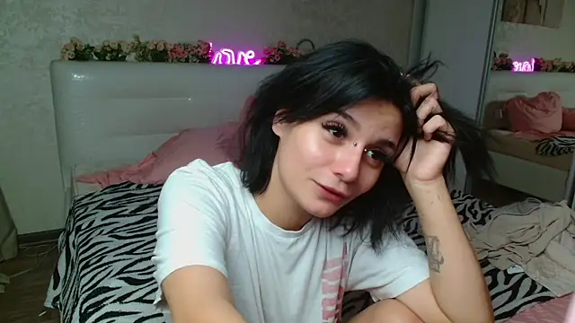 Snapshot of The_Slutty_Fox chatting on 7, 8, 2026 The Slutty Fox online show from 7, 8, 2026