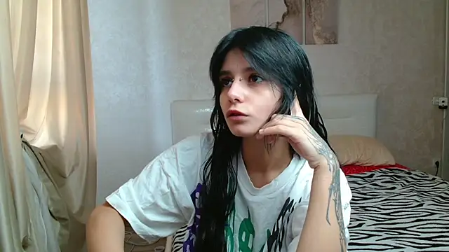 Snapshot of The_Slutty_Fox chatting on 15, 7, 2026 The Slutty Fox online show from 15, 7, 2026